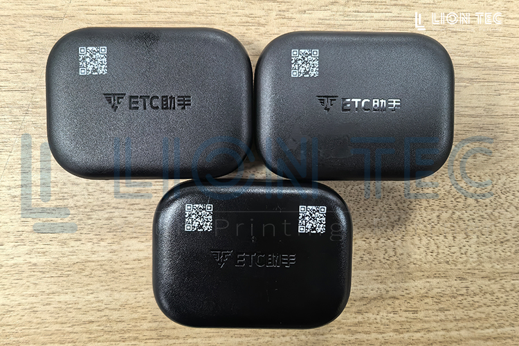 黑色塑料+皮紋表面，二維碼噴印如何清晰可讀？