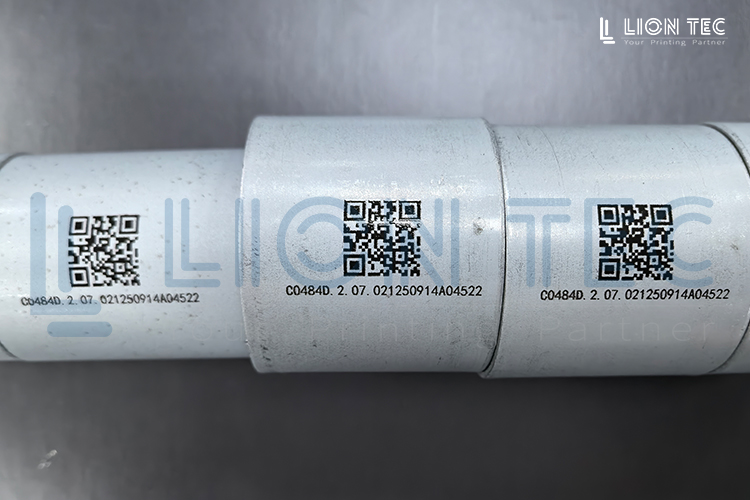 電池套管噴碼機｜金屬表面UV噴碼高清追溯方案