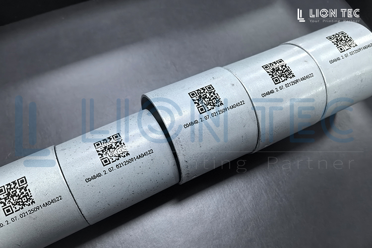 電池套管噴碼機｜金屬表面UV噴碼高清追溯方案